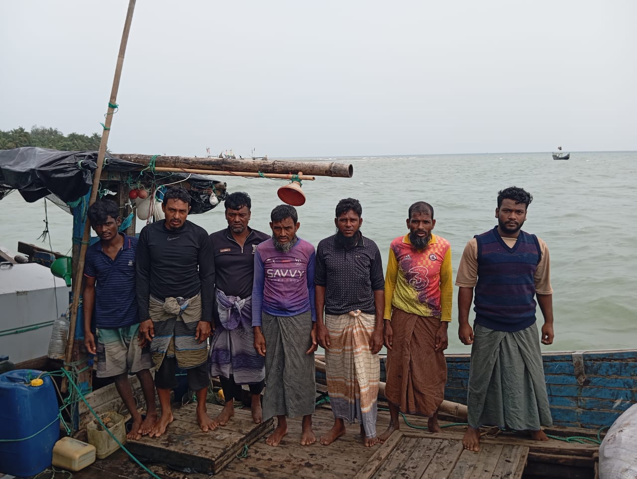 অনুমতি ছাড়া ক্যাম্প থেকে পালিয়ে সাগরে মাছ ধরায় ৭ রোহিঙ্গা আটক